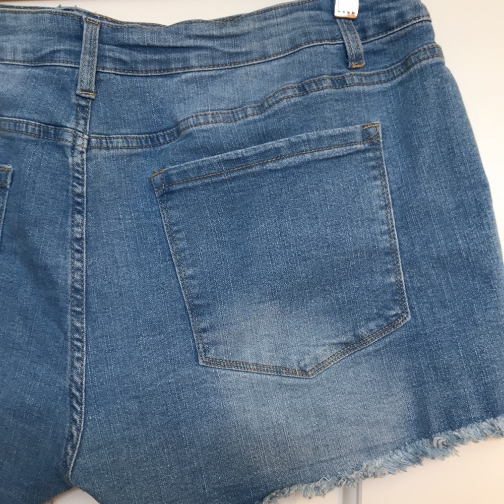 Women’s size 2XL  shorts. - Picture 6 of 7